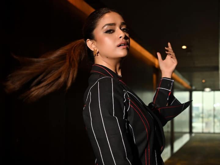 Keerthy Suresh treated her fans with pictures in a striped black pant suit giving out boss vibes. See pics