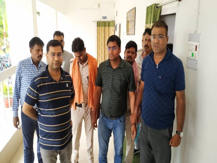 vigilance department caught executive engineer taking bribe in Kishanganj ann Bihar News: किशनगंज में घूस लेते निगरानी विभाग ने कार्यपालक अभियंता को किया गिरफ्तार, 1 लाख 10 हजार रुपए के साथ पकड़ा