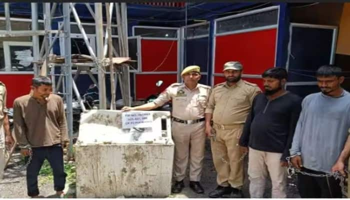 Jammu Kashmir Pulwama Police bust international ATM Theft Gang 3 bangladeshi Citizens arrested ATM 'ਚੋਂ ਪੈਸੇ ਨਹੀਂ ਪੂਰੀ ਮਸ਼ੀਨ ਹੀ ਕਰ ਦਿੰਦੇ ਸੀ ਗਾਇਬ , ਪੁਲਿਸ ਦੇ ਅੜਿੱਕੇ ਚੜ੍ਹੇ 3 ਚੋਰ