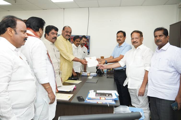 TDP leaders meet Governor to complaint over Fake votes in state DNN AP Fake Votes: రాష్ట్రంలో దొంగ ఓట్లపై ఈసీకి ఫిర్యాదు చేసిన టీడీపీ నేతలు