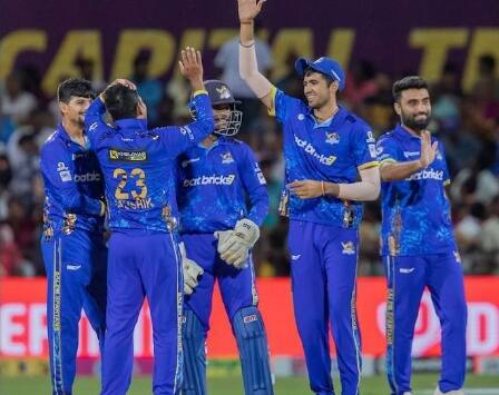 கோவை அணியின் தொடக்க ஆட்டக்காரர் சுரேஷ்குமார் 4 ரன்களில் ஆட்டமிழந்தார். ஆனால் சஞ்சு சிறப்பாக ஆடினார்.பின்னர் வந்தவர்களும் அவருடைய பங்களிப்பை கொடுக்க ரன்கள் மளமளவேன குவிந்தது.