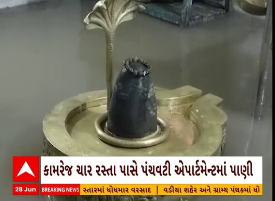 Surat: સુરતના કીમમાં ધોધમાર વરસાદના કારણે મંદિરમાં પાણી ભરાયા