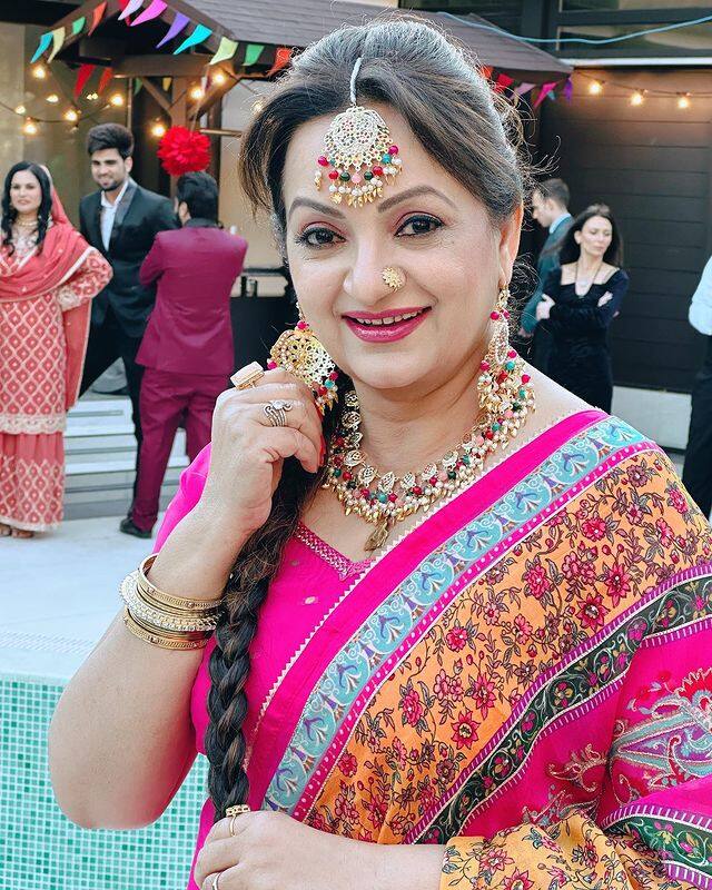 उपासना सिंह एंटरटेनमेंट इंडस्ट्री में अभी भी एक्टिव हैं. वह हिंदी और पंजाबी फिल्मों में काम कर रही हैं. उनकी एक्टिंग को फैंस काफी पसंद कर रहे हैं.