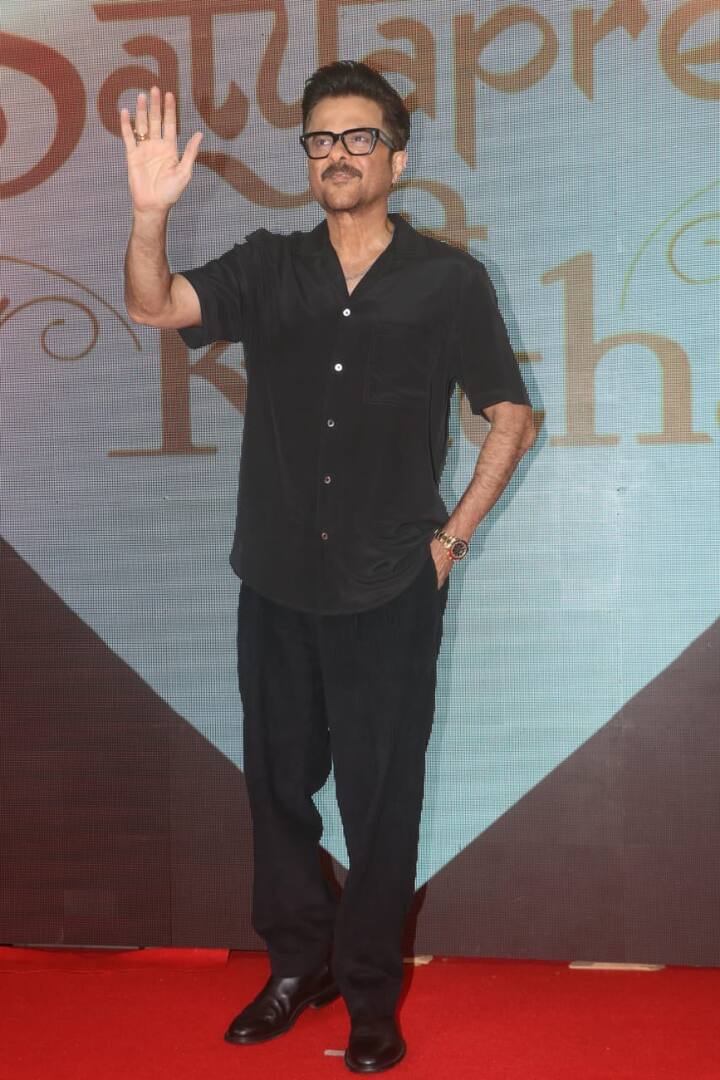 Anil Kapoor, who is busy promoting his series 'The Night Manager Part 2', also arrived for the screening in an all-black look.
