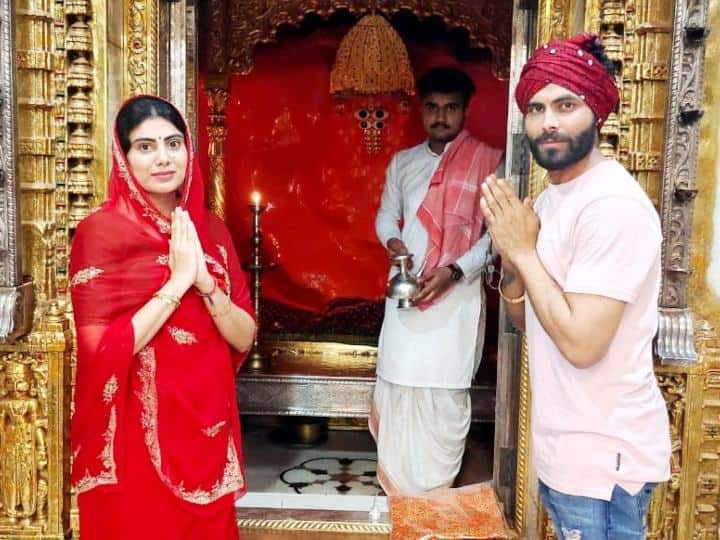 ravindra jadeja ashapura mata temple with wife rivaba jadeja kachchh Photos: रवींद्र जडेजा ने वाइफ रिवाबा के साथ आशापुरा मां के किए दर्शन, शेयर की तस्वीरें
