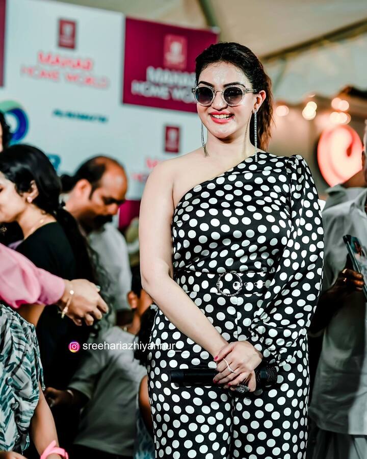 హనీ రోజ్ లేటెస్ట్ ఫొటోలు - Images Credit: Honey Rose/Instagram