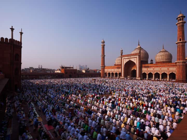 Bakrid 2023 : आज देशभरात ईद-उल-अधा म्हणजेच बकरी ईद साजरी केली जात आहे. त्याला बकरीद असंही म्हणतात.