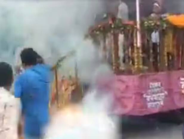 chariot-catches-fire-after-coming-in-contact-with-live-electric-wires-in-tripura-six-people-died Tripura Fire: ਤ੍ਰਿਪੁਰਾ ਦੇ ਉਨਾਕੋਟੀ 'ਚ ਬਿਜਲੀ ਦੀਆਂ ਤਾਰਾਂ ਨਾਲ ਸੰਪਰਕ ਹੋਣ ਕਾਰਨ ਰੱਥ ਨੂੰ ਲੱਗੀ ਅੱਗ, 6 ਦੀ ਮੌਤ, 15 ਜ਼ਖ਼ਮੀ