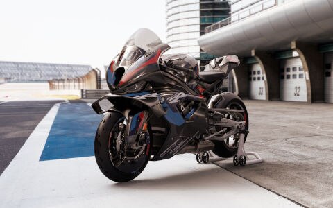 BMW M 1000 RR: बीएमडब्ल्यू ने लॉन्च कर दी फॉर्च्यूनर टॉप मॉडल के बराबर कीमत वाली बाइक, स्पीड 3.1 सेकंड में 0-100 किमी/घंटा