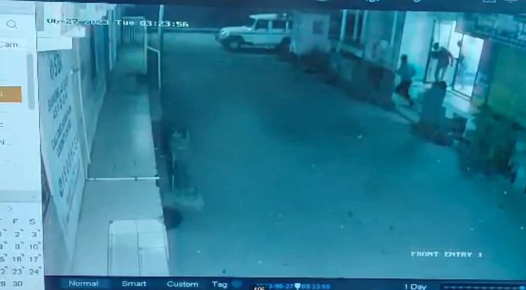 Shirpur ATM Robbery : दुपारी एटीएम मशीन पैशांनी भरलं, पहाटे चोरट्यांनी फोडलं, मात्र त्याचवेळी मुंबई ब्रँचला कळालं maharashtra news dhule shirpur news Failed attempt to break State Bank ATM at Shirpur boradi Shirpur ATM Robbery : दुपारी एटीएम मशीन पैशांनी भरलं, पहाटे चोरट्यांनी फोडलं, मात्र त्याचवेळी मुंबई ब्रँचला कळालं