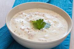 Onion Tomato Raita Recipe: குயிக்கா..டேஸ்டா..சூப்பரான ரெசிபி..இதோ இந்த வெங்காயம் தக்காளி ரைத்தா செய்து அசத்துங்கள்!