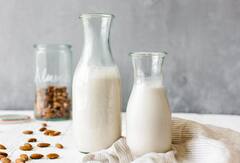 Health Tips: दुधात कधीही मिसळू नका 'या' 4 गोष्टी; नाहीतर आरोग्यावर होईल परिणाम