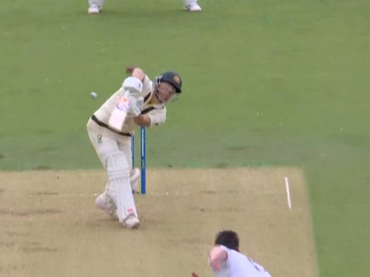Watch David Warner looked helpless in front of Josh Tongue deadly swing see how he became bold in video eng vs aus ashes 2023 Watch: जोश टंग की घातक स्विंग के सामने बेबस नज़र आए डेविड वॉर्नर, वीडियो में देखिए कैसे हुए बोल्ड