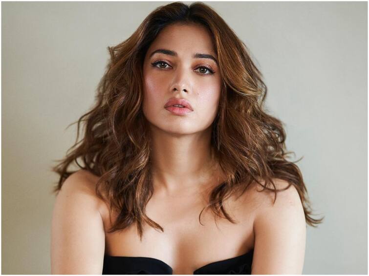 Tamannaah Bhatia On Romance, physical biological needs know all her reactions Tamannaah Bhatia : ట్విట్టర్ అంకుల్స్‌కు ఇచ్చిపడేసిన తమన్నా - పెళ్ళికి ముందు శృంగారంపై షాకింగ్ కామెంట్స్