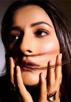 Shehnaaz Gill : बिग बाॅस 13 फेम शेहनाजच्या बोल्ड आणि ब्युटीफुल अदा ;फोटोवर खिळल्या चाहत्यांच्या नजरा