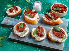 Mozzarella Bruschetta Recipe: मॉनसून में खाने का मन कर रहा है चटपटा डिश, तो यह क्लासिक इटैलियन ऐपेटाइज़र जरूर करें ट्राई