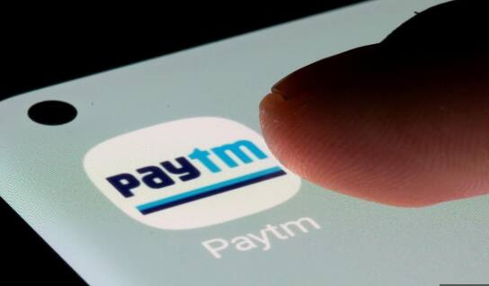 ਇਸ ਦੌਰਾਨ, Paytm ਨੇ ਐਪ 'ਤੇ ਉਪਭੋਗਤਾਵਾਂ ਨੂੰ ਇੱਕ ਨਵਾਂ ਫੀਚਰ ਦਿੱਤਾ ਹੈ। One97 Communications Limited ਦੀ ਮਲਕੀਅਤ ਵਾਲੇ Paytm ਨੇ ਐਪ 'ਤੇ 'ਪਿਨ ਰਿਸੈਂਟ ਪੇਮੈਂਟਸ' ਦਾ ਫੀਚਰ ਦਿੱਤਾ ਹੈ। ਇਸ ਦੀ ਮਦਦ ਨਾਲ ਯੂਜ਼ਰਸ ਵਾਰ-ਵਾਰ ਹੋਣ ਵਾਲੀ ਪੇਮੈਂਟਸ ਨੂੰ ਪਿੰਨ ਕਰ ਸਕਣਗੇ। ਇਸ ਦਾ ਫਾਇਦਾ ਇਹ ਹੋਵੇਗਾ ਕਿ ਪਿੰਨਡ ਪ੍ਰੋਫਾਈਲ ਟਾਪ 'ਤੇ ਰਹੇਗੀ ਤੇ ਤੁਰੰਤ ਭੁਗਤਾਨ ਕੀਤਾ ਜਾ ਸਕੇਗਾ।