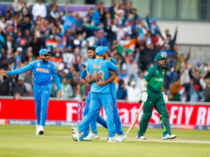 The Indian team under the leadership of Virat Kohli chipped in the World Cup of 2019 against Pakistan and India continued their streak and won the game against Pakistan by 89 Runs (D/L Method) in Manchester, extending their lead to 7-0 in World Cups. (File)