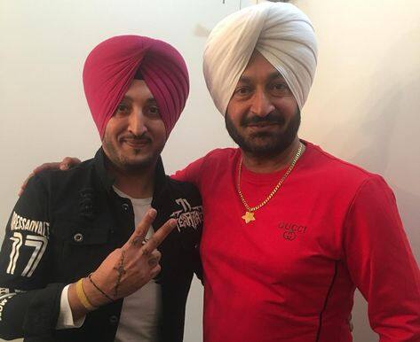 ਇਸ ਤੋਂ ਬਾਅਦ ਪਿਛਲੇ ਸਾਲ ਨਿੱਕੂ ਦੀ ਬਾਬੇ ਦੇ ਦਰਬਾਰ 'ਚੋਂ ਵੀਡੀਓ ਵਾਇਰਲ ਹੋਈ ਸੀ। ਜਿਸ ਵਿੱਚ ਨਿੱਕੂ ਆਪਣੀ ਪਤਨੀ ਨਾਲ ਬਾਬੇ ਨੂੰ ਰੋ ਰੋ ਕੇ ਆਪਣੇ ਬੁਰੇ ਸਮੇਂ ਦਾ ਹਾਲ ਸੁਣਾ ਰਹੇ ਸੀ। ਨਿੱਕੂ ਦੀ ਇਹ ਵੀਡੀਓ ਖੂਬ ਵਾਇਰਲ ਹੋਈ ਸੀ। ਇਸ ਤੋਂ ਬਾਅਦ ਪੰਜਾਬੀ ਇੰਡਸਟਰੀ ਦੇ ਨਾਲ ਨਾਲ ਪੂਰਾ ਪੰਜਾਬ ਨਿੱਕੂ ਦੇ ਸਮਰਥਨ 'ਚ ਉੱਤਰ ਆਇਆਂ ਸੀ।