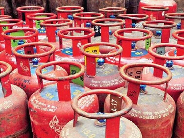 LPG Gas Connection booking by WhatsApp LPG: గ్యాస్‌ కనెక్షన్‌ కోసం కాళ్లరిగేలా తిరగొద్దు, వాట్సాప్‌లో 'హాయ్‌' చెబితే చాలు!