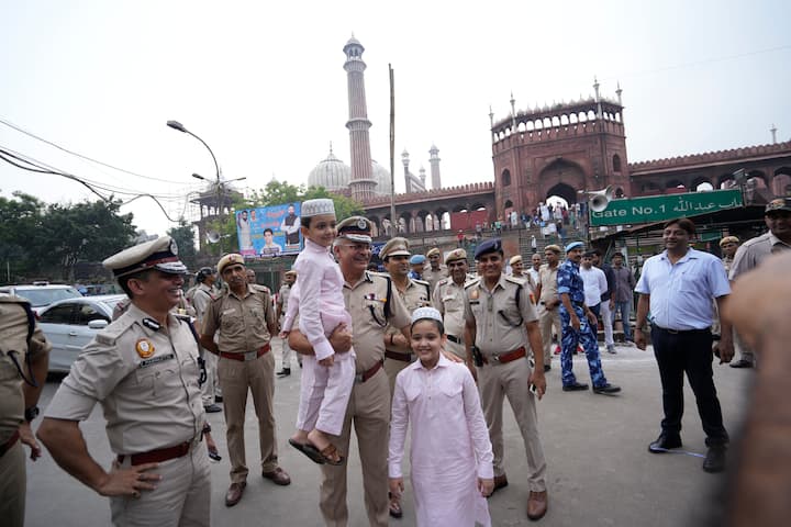 बकरी ईदच्या निमित्ताने जामा मशीद आणि इतर भागांसह संपूर्ण दिल्लीत कडेकोट सुरक्षा व्यवस्था ठेवण्यात आली आहे.