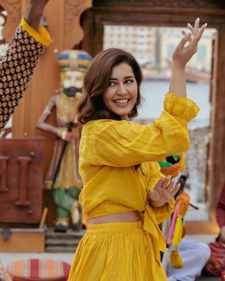 రాశి ఖన్నా లేటెస్ట్ ఫోటోలు. Image Credit: Raashi Khanna/ Instagram