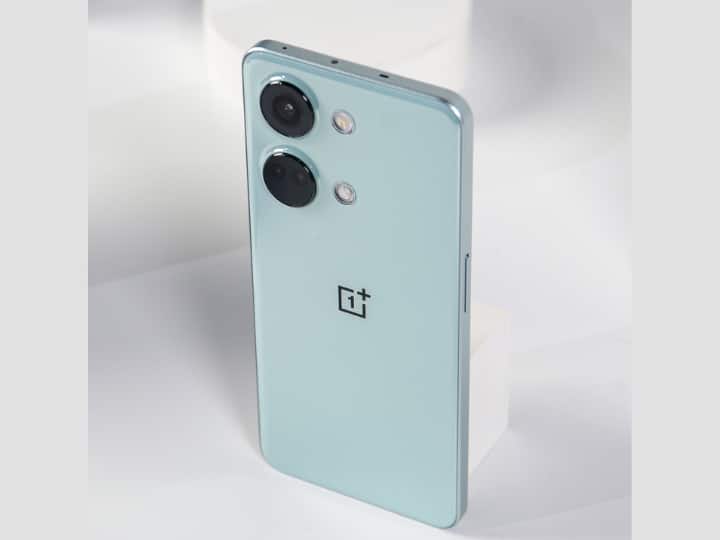 Oneplus Nord 3: ये मच अवेटेड फोन है. इसमें आपको 6.74 इंच की FHD प्लस डिस्प्ले,50MP का प्राइमरी कैमरा और 5000 एमएएच की बैटरी मिलेगी. मोबाइल फोन 5 जुलाई को 2 वेरिएंट में लॉन्च होगा जिसमें 8/128GB और 12/256GB शामिल है. फोन की कीमत क्रमश: 32,999 रुपये और 36,999 रुपये होगी.