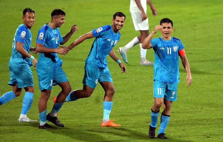 5 ஆண்டுகளுக்கு பிறகு 100வது இடத்தை பிடித்துள்ள இந்திய அணிக்கு ரசிகர்கள் வாழ்த்து தெரிவித்துள்ளனர்.