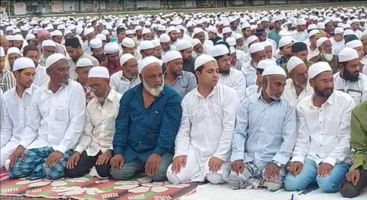 मुख्य ईदगाह मैदानावर हजारो मुस्लिम बांधवांनी नमाज अदा केली