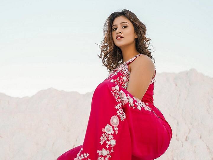 अंजलि अरोड़ा भी उनमें से एक हैं. लाखों-करोड़ों की फैन फॉलोइंग उन्हें इसी हिसाब से कमाई भी कराती है. मीडिया रिपार्ट्स के अनुसार, अंजलि अरोड़ा हर महीने 3-4 लाख रुपये तक की कमाई करती हैं.