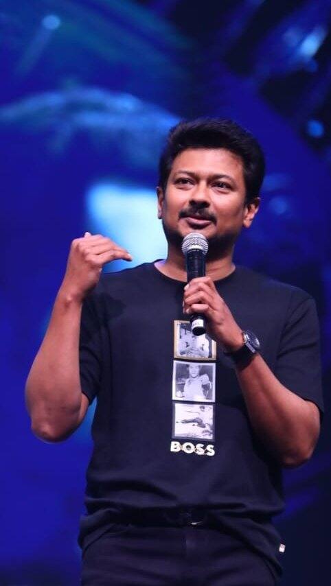 பின்னர் உதயநிதி ஸ்டாலின் பேசியதாவது, “அனைவருக்கும் பக்ரீத் தின வாழ்த்துக்கள்.  முழு வெற்றியும் மாரி செல்வராஜ் சார், அவருடைய எழுத்துக்கும், கீர்த்தி, ஃபஹத் சார், வடிவேலு சார், ரஹ்மான் சார், தேனி ஈஸ்வர் சார், மற்ற நடிகர்கள், துணை இயக்குநர்கள், இணை இயக்குநர்களுக்கு சமர்பணம்” என்று கூறினார்.