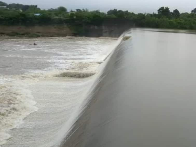 Gujarat Rain  5 inches of rain in two hours in Junagadh Gujarat Rain:  જૂનાગઢમાં બે કલાકમાં 5 ઈંચ વરસાદ ખાબકતા જળબંબાકાર, આણંદપુર ડેમ ઓવરફ્લો