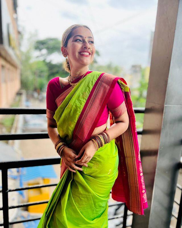 Anagha ભગવાનની ભક્તિમાં મગ્ન છે અને તેમની સેવામાં વ્યસ્ત રહે છે. Anagha ભજન-કીર્તન પણ કરે છે, જેના વીડિયો તે શેર કરે છે. આ સાથે તે મોટિવેશનલ નોટ પણ શેર કરે છે.