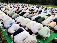 Bakrid 2023: नमाज, मिठाइयां, गले मिलते लोग.... देशभर में कुछ इस अंदाज में मनाया गया ईद का त्योहार, यहां देखें तस्वीरें