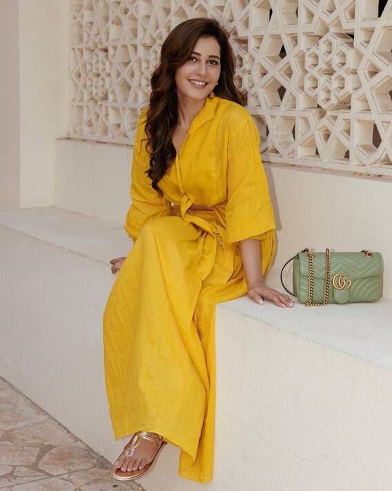 Raashi Khanna: అందాల 'రాశి'.. తన నవ్వు చూస్తే అలా ఉండిపోతారంతే
