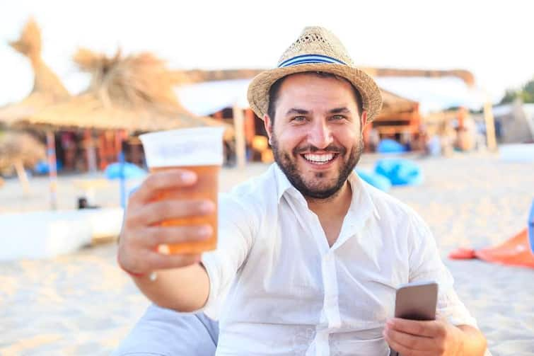 job pays you to drink beer and explore uk on motorhome weird job to travel and drink beer Viral News: ਦੁਨੀਆ ਦੀ ਸਭ ਤੋਂ ਦਿਲਚਸਪ ਨੌਕਰੀ, ਸਿਰਫ ਘੁੰਮਣ-ਫਿਰਨ ਅਤੇ ਸ਼ਰਾਬ ਪੀਣ ਦੇ ਮਿਲਣਗੇ ਪੈਸੇ!