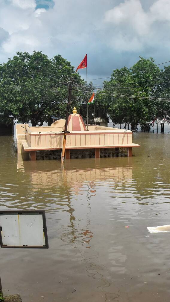 સુરતમાં જળબંબાકાર બાદ ભરાયા પાણી