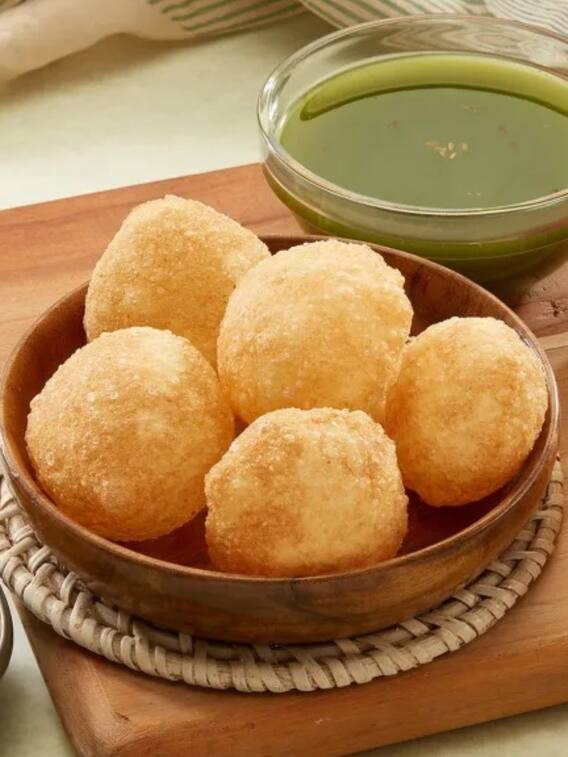 बारिश के मौसम में गोलगप्पे खाना सही है या गलत?