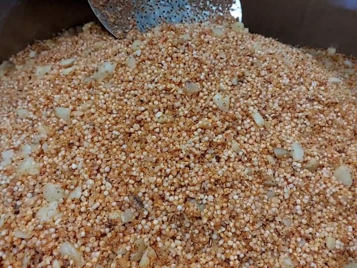 आषाढी एकादशी हा  उपवासाचा दिवस लक्षात घेऊन भाविकांसाठी आज खास साबुदाणा खिचडीचा महाप्रसाद देण्यात आला आहे