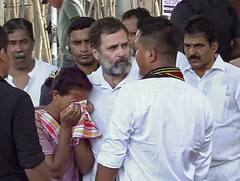 मणिपुर के रिलीफ कैंप में हिंसा प्रभावितों से मिले राहुल गांधी, काफिला रोके जाने पर हुआ विवाद तो बीजेपी ने किया पलटवार | 10 बड़ी बातें