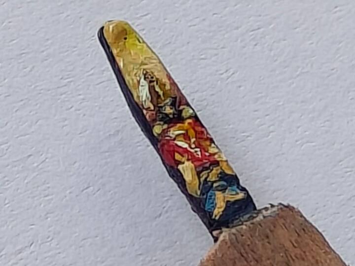 आषाढी एकादशीच्या निमित्ताने कलाकारही भक्तीच्या रंगात न्हाऊन निघाले असून आगळी वेगळी कलाकृती साकारत ते विठुरायाचं रुप आठवत आहेत.