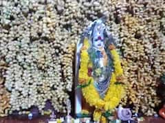 Ashadhi Ekadashi : आषाढी एकादशी निमित्त जळगावातील संत मुक्ताई मंदिर समाधी स्थळी ओल्या खजुराची आरास