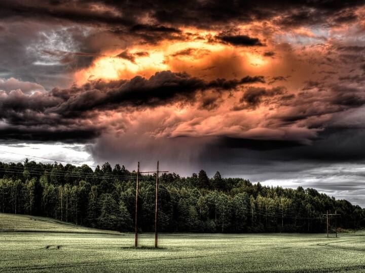 मेघालय के मावसिनराम में लगभग 11,802 मिलीमीटर सालाना बारिश होती है. हो सकता है कि आपने इससे पहले सबसे ज्यादा बारिश होने वाली जगह के तौर पर चेरापूंजी का नाम सुना हो. हालांकि, अब चेरापूंजी की जगह मावसिनराम ले चुका है, जो चेरापूंजी से लगभग 15 किलोमीटर दूर है.