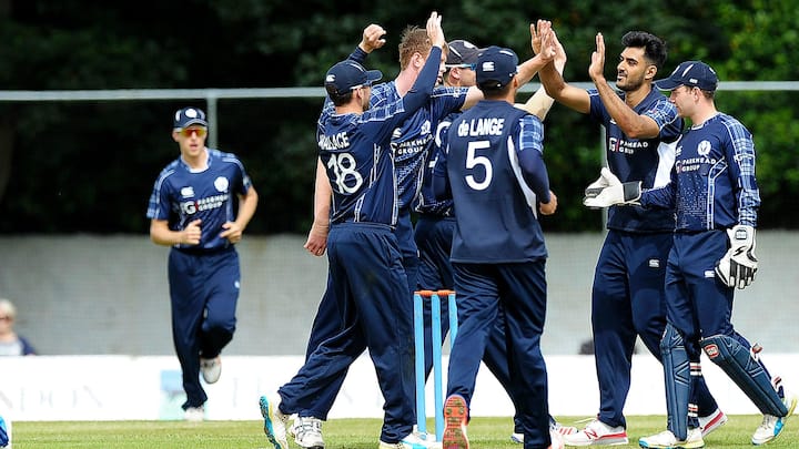 2023 உலக கோப்பை கிரிக்கெட் போட்டி அக்டோபர் மாதம் தொடங்க உள்ளது. 8 அணிகள் முன்பே தேர்வாகியுள்ளது. இன்னும் இரு அணிகளுக்கான சூப்பர் சுற்று இன்று தொடங்குகிறது.