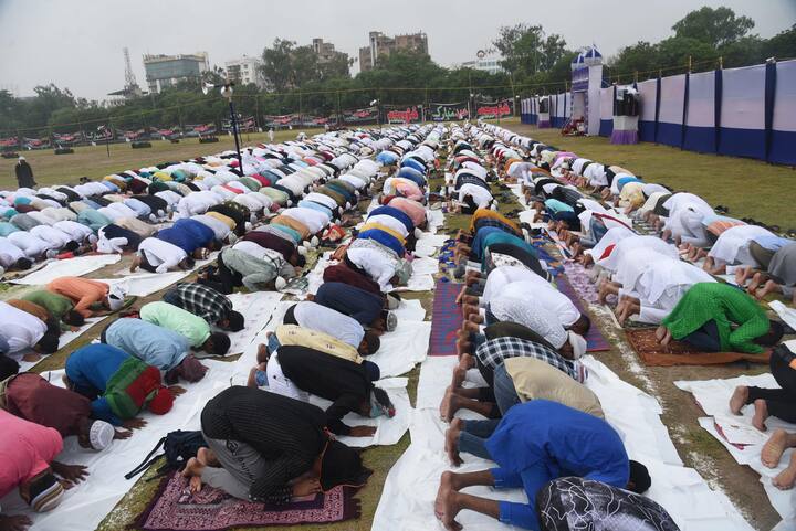 बकरी ईदच्या दिवशी कुर्बानीला विशेष महत्त्व आहे.