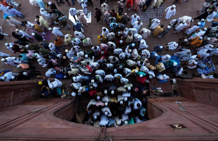 रमझान ईदनंतर ईद-उल-अधा हा मुस्लिम बांधवाचा दुसरा पवित्र सण आहे. याला बकरा-ईद किंवा बकरीद असंही म्हटलं जातं. इस्लामिक हिजरी कॅलेंडरच्या 12 व्या महिन्याच्या 10 व्या दिवशी हा सण साजरा केला जातो.