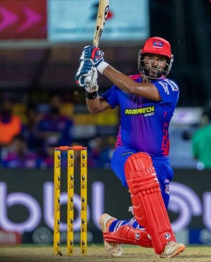 தொடக்க ஆட்டக்காரரான ராதாகிருஷ்ணன், துஷார் ரஹேஜா ஆகியோர் திருப்பூர் அணிக்கு சிறப்பான தொடக்கத்தை தரவில்லை. இவர்களுக்கு பின்னால் களமிறங்கிய சாய் கிஷோர்,விஜய் சங்கர் ஆகியோர் நிதானமாக ஆடி அணிக்கு ரன்களை சேர்த்தனர்.