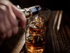 ज्यादा शराब पीने से हुई शख्स की मौत, 21 कॉकटेल का मिला था चैलेंज, 12वें में गई जान!