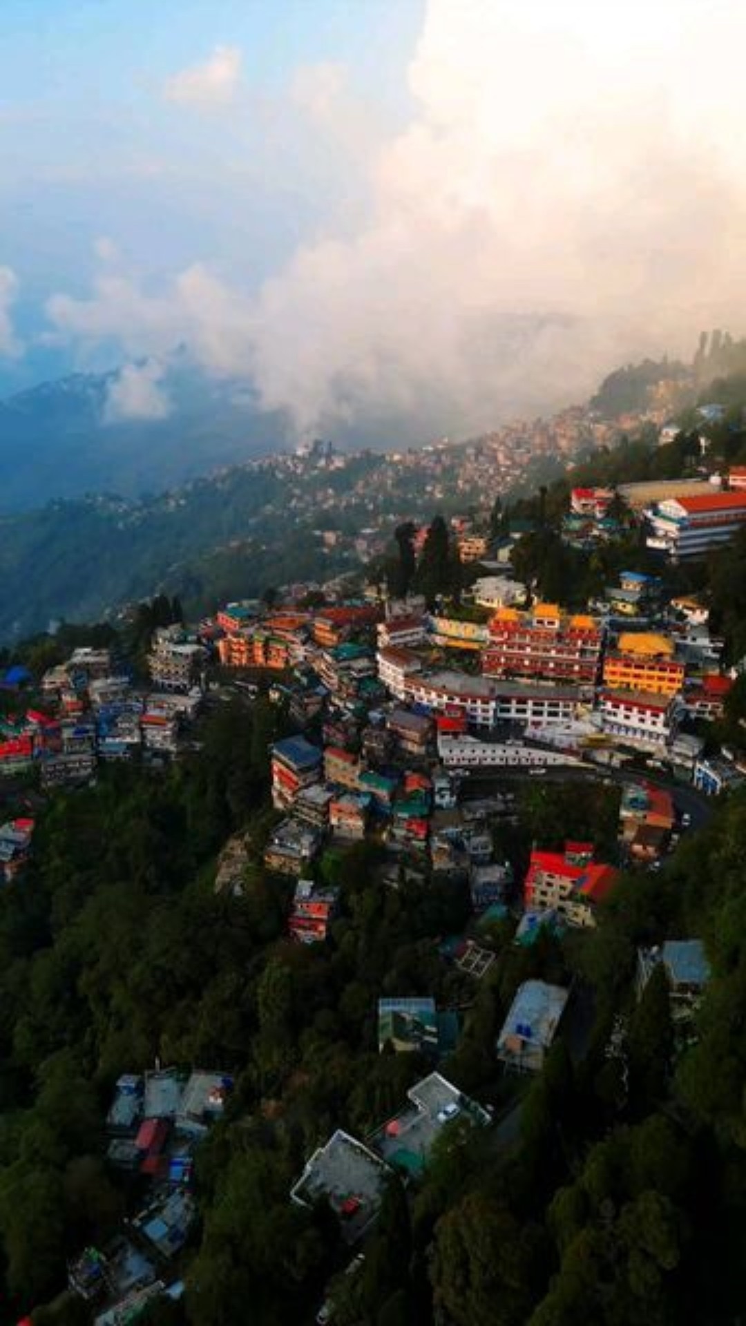 Darjeeling Weather : দক্ষিণবঙ্গে বৃষ্টি, দুর্যোগ বাড়বে উত্তরবঙ্গেও ? জানুন শৈলশহরের আবহাওয়ার আপডেট