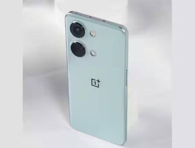 Oneplus Nord 3: ਇਹ ਇੱਕ ਬਹੁਤ ਹੀ ਉਡੀਕਿਆ ਗਿਆ ਫੋਨ ਹੈ। ਇਸ 'ਚ ਤੁਹਾਨੂੰ 6.74 ਇੰਚ ਦੀ FHD ਪਲੱਸ ਡਿਸਪਲੇ, 50MP ਪ੍ਰਾਇਮਰੀ ਕੈਮਰਾ ਅਤੇ 5000 mAh ਦੀ ਬੈਟਰੀ ਮਿਲੇਗੀ। ਮੋਬਾਈਲ ਫ਼ੋਨ 5 ਜੁਲਾਈ ਨੂੰ 2 ਵੇਰੀਐਂਟਸ ਵਿੱਚ ਲਾਂਚ ਕੀਤਾ ਜਾਵੇਗਾ ਜਿਸ ਵਿੱਚ 8/128GB ਅਤੇ 12/256GB ਸ਼ਾਮਲ ਹਨ। ਫੋਨ ਦੀ ਕੀਮਤ ਕ੍ਰਮਵਾਰ 32,999 ਰੁਪਏ ਅਤੇ 36,999 ਰੁਪਏ ਹੋਵੇਗੀ।
